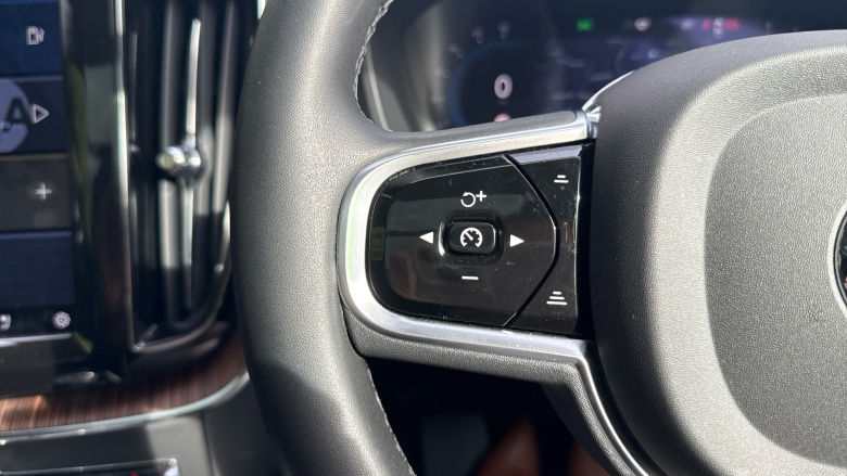 Volvo XC60 2.0 B5P Ultimate Dark 5dr AWD Geartronic Petrol Estate